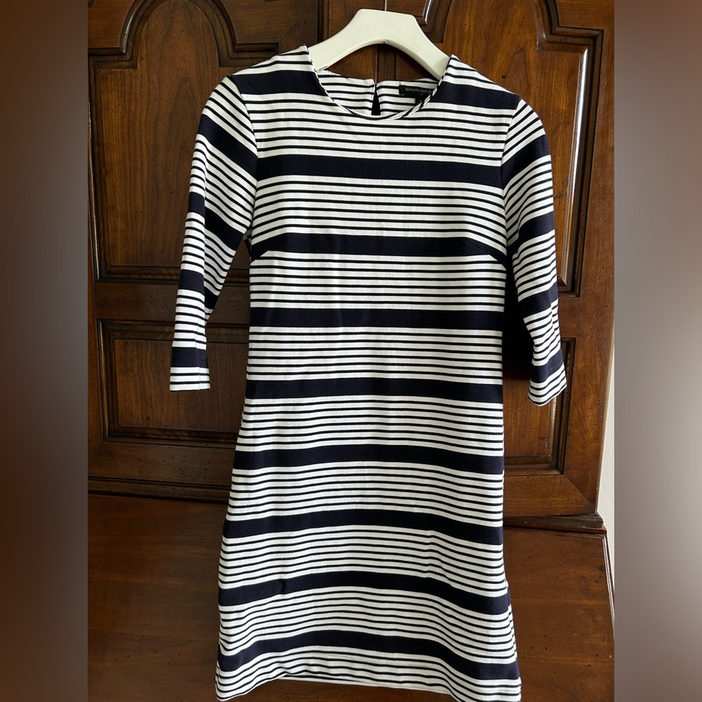 Banana Republic Dress. Navy & white, size 0